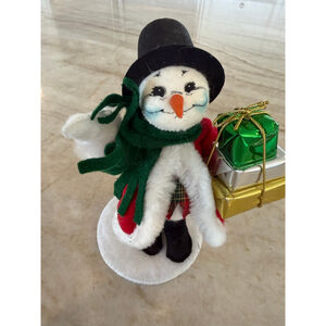 Annalee Holiday Decor Snowman with Gifts One Size White Red
